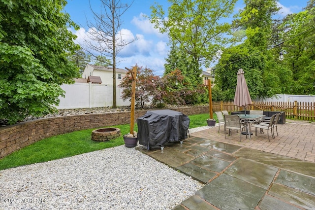 view of patio featuring a fire pit and outdoor dining area