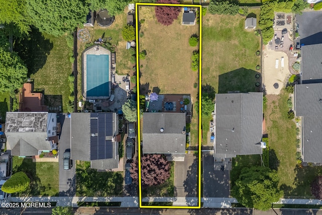 aerial view of residential area featuring property parcel outlined
