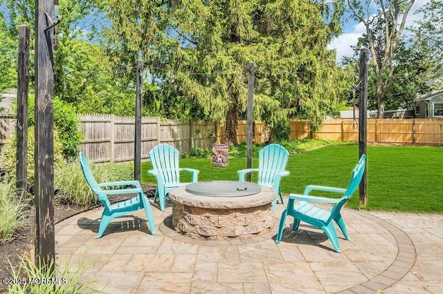 view of patio with an outdoor fire pit