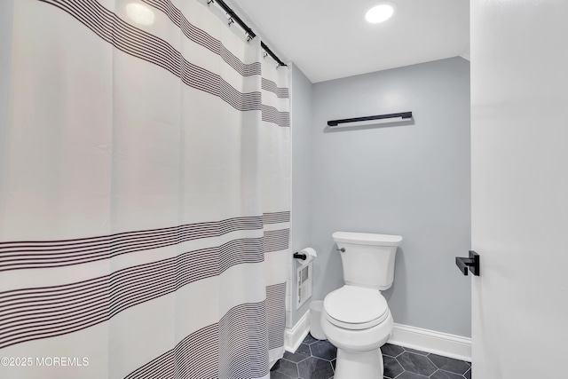 401 Overlook Dr, Neptune Township, NJ 07753 - full bath with toilet, baseboards, tile patterned flooring, a shower with curtain, and recessed lighting