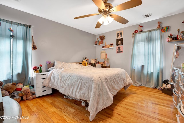 bedroom featuring light wood-style flooring and a ceiling fan
