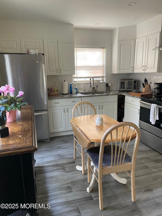 518 Petunia Ln N, Whiting, NJ 08759 - kitchen with stainless steel appliances, a sink, white cabinets, and light wood finished floors