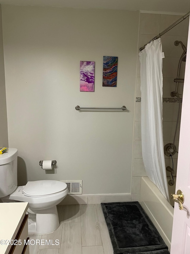 518 Petunia Ln N, Whiting, NJ 08759 - full bathroom with toilet, vanity, shower / bath combo with shower curtain, and baseboards