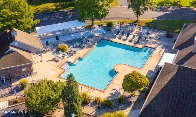 518 Petunia Ln N, Whiting, NJ 08759 - community pool with fence and a patio area