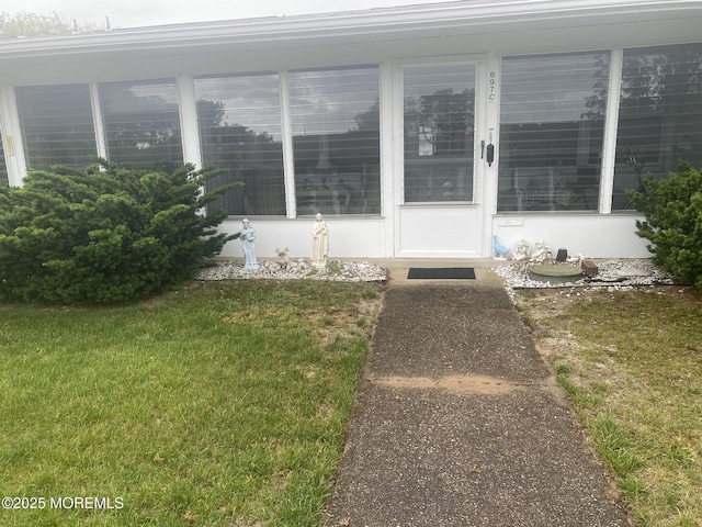 897C Inverness Ct, Lakewood, NJ 08701 - property entrance with a yard