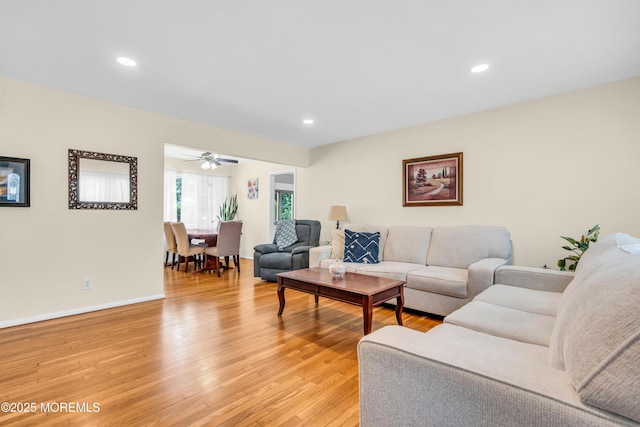 living room with light wood-style flooring, baseboards, and recessed lighting