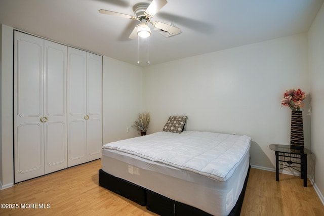 30F Cambridge Ct, Lakewood, NJ 08701 - bedroom with light wood finished floors, baseboards, a closet, and a ceiling fan