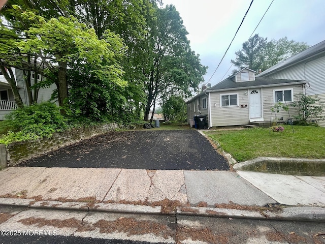 96 Center Ave, Leonardo, NJ 07737 - view of front of house with a front lawn