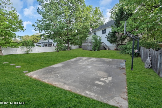view of yard featuring a patio
