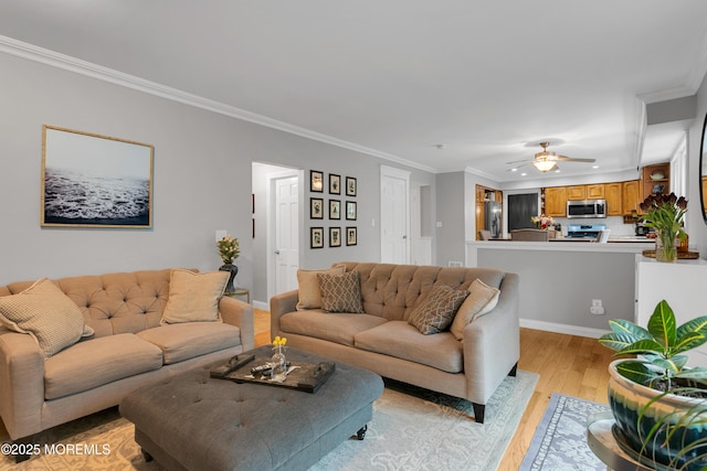 living room with ornamental molding, light wood-style flooring, a ceiling fan, baseboards, and recessed lighting