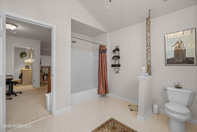 full bathroom featuring toilet, shower / bath combo, vaulted ceiling, and baseboards