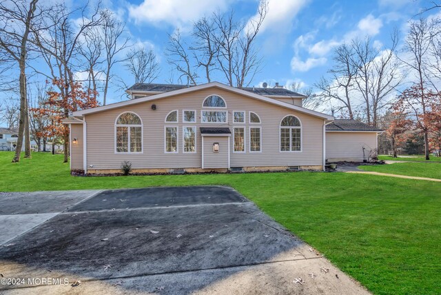 6 Afton Rd, Jackson, NJ 08527 - view of front of house featuring a front yard