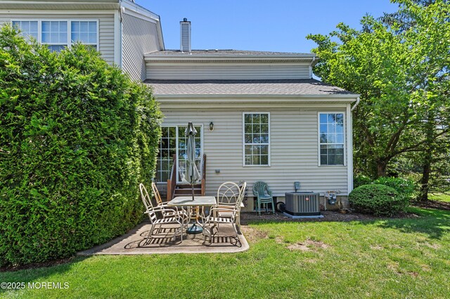 52 Straton Ct Unit 1006, Parlin, NJ 08859 - rear view of property featuring a patio area, cooling unit, a yard, and a shingled roof