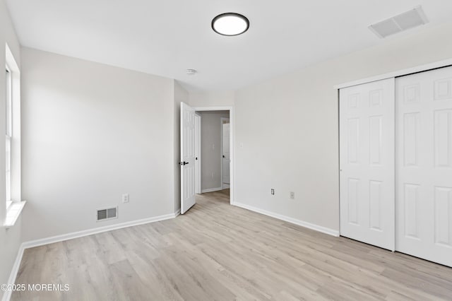 52 Straton Ct Unit 1006, Parlin, NJ 08859 - unfurnished bedroom with light wood-style flooring, baseboards, and a closet
