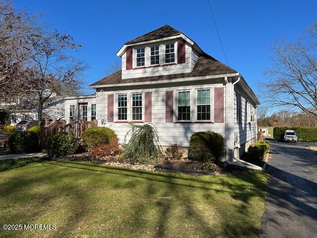 79 Davidson Mill Rd, North Brunswick, NJ 08902 - view of front of house featuring a front lawn and roof with shingles