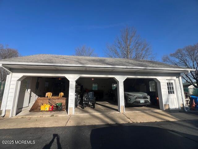 79 Davidson Mill Rd, North Brunswick, NJ 08902 - view of detached garage
