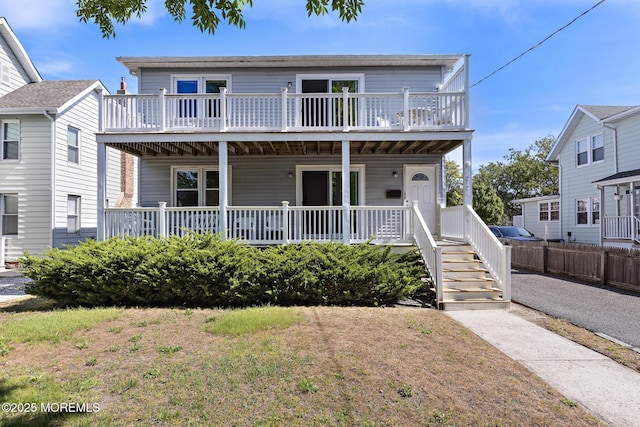 view of front of home featuring a porch