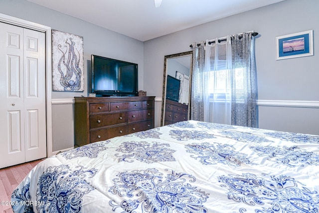 bedroom featuring wood finished floors, a closet, and ceiling fan