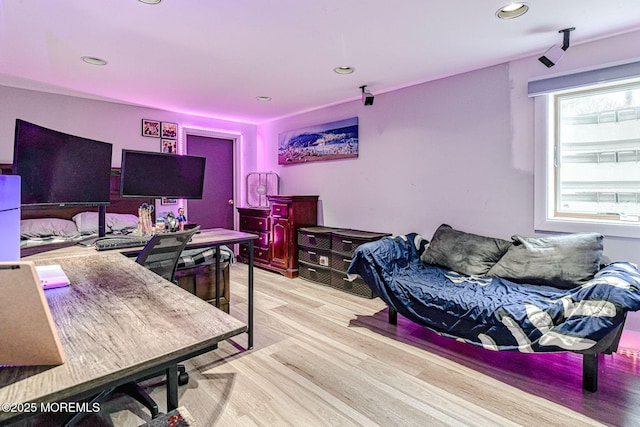 living area with wood finished floors and recessed lighting