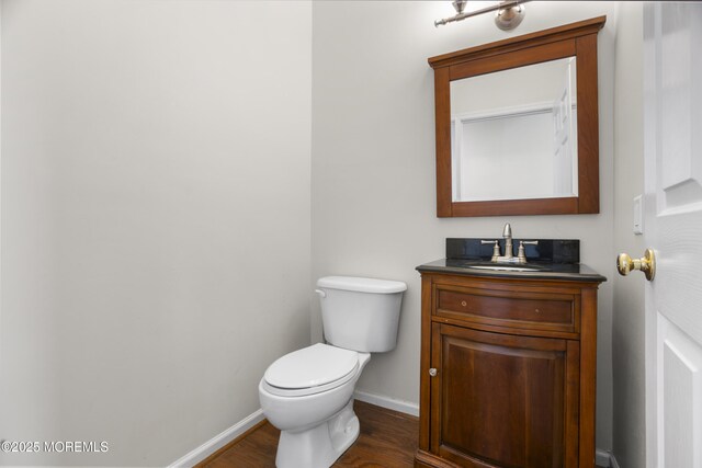 29 Jefferson Ct, Jackson, NJ 08527 - bathroom featuring baseboards, vanity, wood finished floors, and toilet