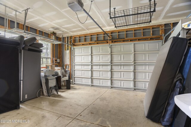 29 Jefferson Ct, Jackson, NJ 08527 - garage featuring a garage door opener and water heater