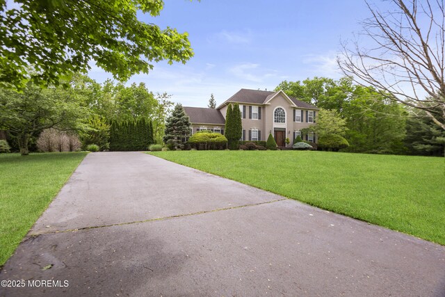 29 Jefferson Ct, Jackson, NJ 08527 - colonial-style house featuring a front yard and concrete driveway