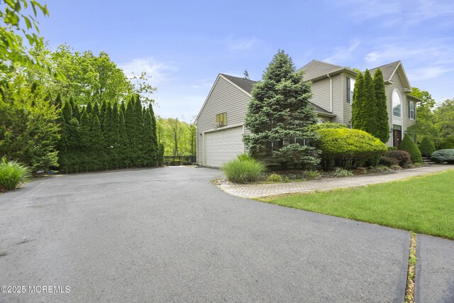 29 Jefferson Ct, Jackson, NJ 08527 - view of side of home featuring a garage and driveway