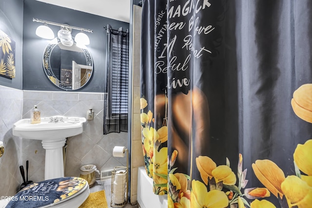 430 Myrtle Ave, Neptune Township, NJ 07753 - bathroom with tile walls and shower / bath combo