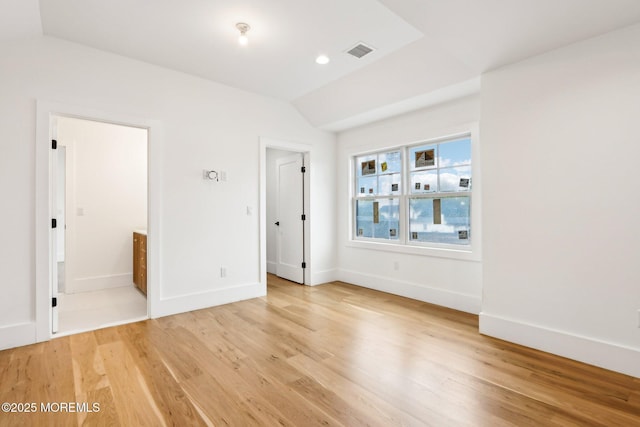 empty room featuring light wood finished floors, baseboards, and recessed lighting
