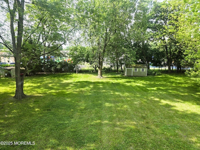 330 Broad St, Eatontown, NJ 07724 - view of green lawn