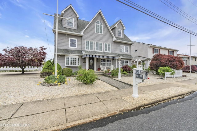 view of front of property featuring a shingled roof