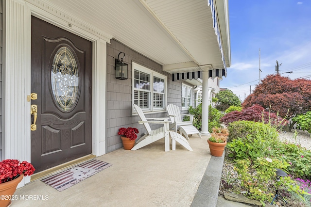 property entrance featuring a porch