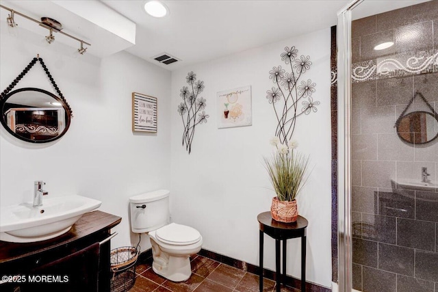 55 Yorktowne Dr, Manalapan, NJ 07726 - bathroom featuring toilet, a tile shower, vanity, and baseboards