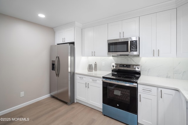 kitchen featuring stainless steel appliances, light wood finished floors, tasteful backsplash, light countertops, and recessed lighting