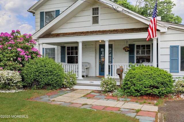 view of front facade with covered porch