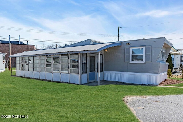 220 W Sylvania Ave Unit 16, Neptune City, NJ 07753 - manufactured / mobile home with a front lawn and a sunroom
