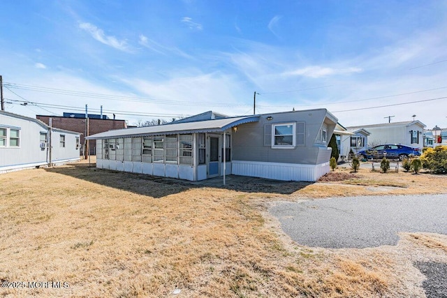 220 W Sylvania Ave Unit 16, Neptune City, NJ 07753 - manufactured / mobile home featuring a sunroom and a front yard