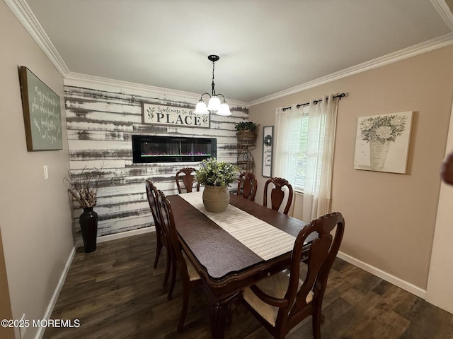 dining room with dark wood-style flooring, baseboards, ornamental molding, and a chandelier