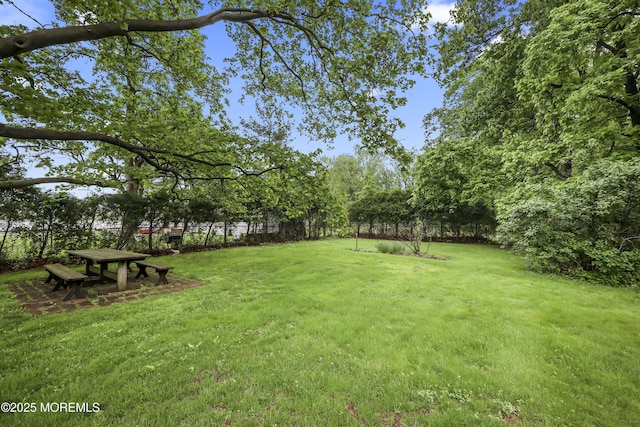 624 Lloyd Rd, Aberdeen, NJ 07747 - view of grassy yard