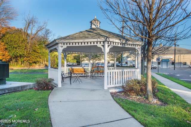 183 Liddle Ave, Edison, NJ 08837 - surrounding community featuring a gazebo and a lawn