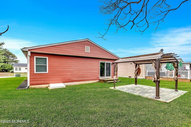 14 Santiago Dr W, Toms River, NJ 08757 - back of property featuring a lawn and a patio area