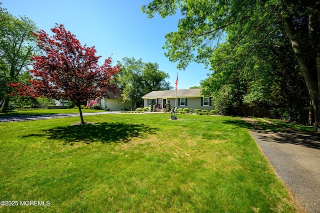 117 Waverly Pl, Howell, NJ 07731 - single story home featuring a front yard and asphalt driveway