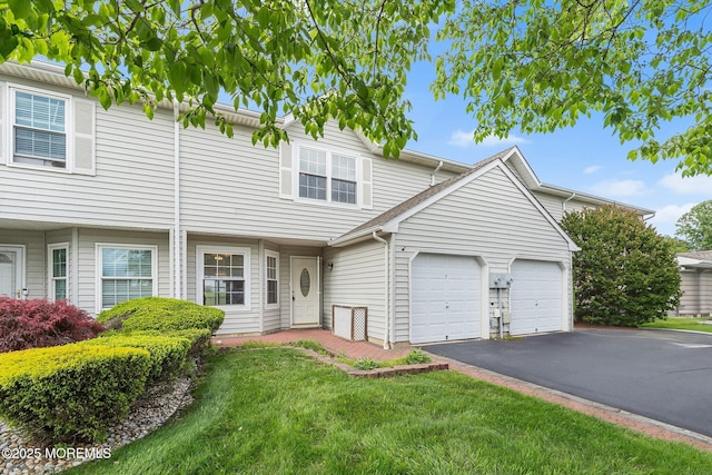 7 Sloop Sq, Freehold, NJ 07728 - view of front of property with driveway, a garage, and a front yard