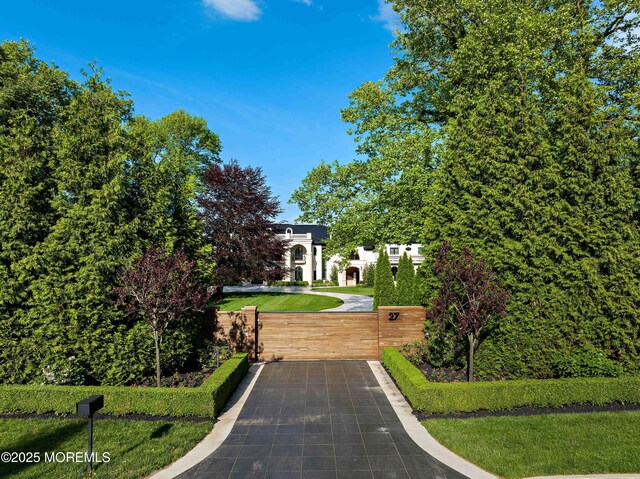 27 N Ward Ave, Rumson, NJ 07760 - view of community featuring a gate
