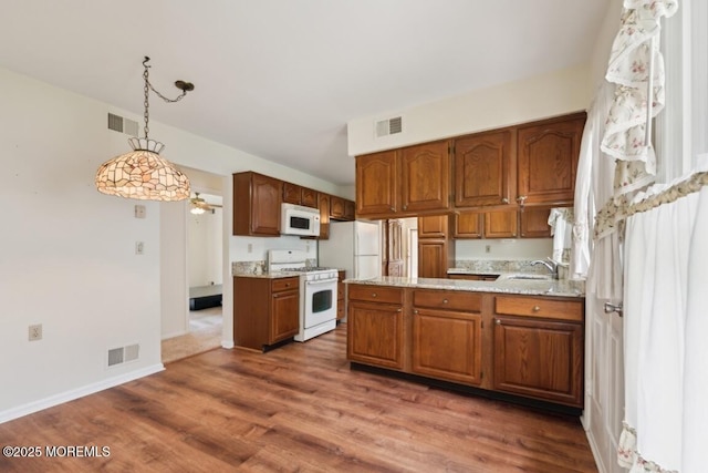 1524 Quince Pl, Toms River, NJ 08755 - kitchen featuring white appliances, a sink, a peninsula, wood finished floors, and decorative light fixtures