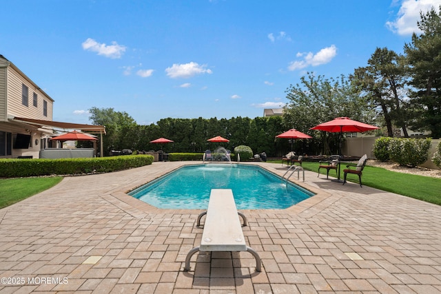 7 Carlisle Ct, Hazlet, NJ 07730 - view of pool featuring a patio, a diving board, and fence