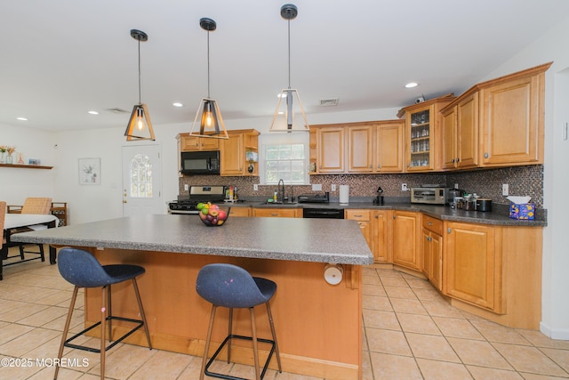 209 Woodcrest Rd, Oakhurst, NJ 07755 - kitchen with black appliances, a sink, light tile patterned floors, backsplash, and a breakfast bar area