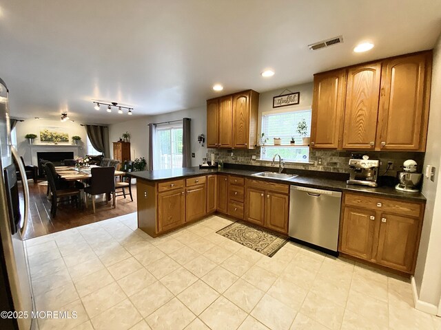 8 Augusta St, Wrightstown, NJ 08562 - kitchen with appliances with stainless steel finishes, a sink, dark countertops, a peninsula, and recessed lighting