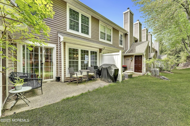 43 Woodledge Ct, Rockaway Twp, NJ 07866 - back of house featuring a patio