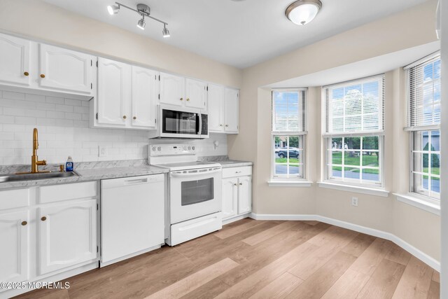 28 Mill Rd Unit B, Whiting, NJ 08759 - kitchen featuring white appliances, a sink, plenty of natural light, and light wood-type flooring